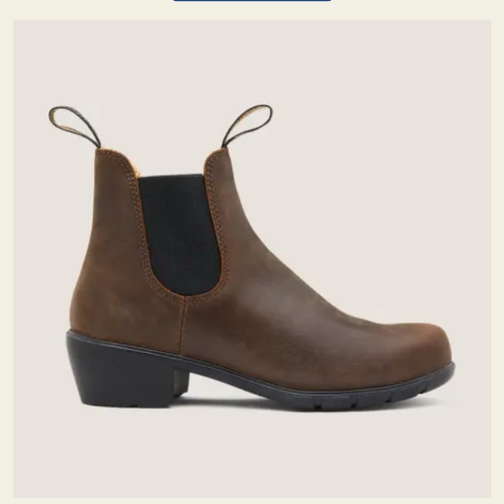 #1673 Blundstone Women’s Series Heeled Boots in Antique Brown